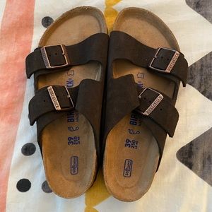 Mocha Suede Birkenstock size 8-8.5. Never worn!
